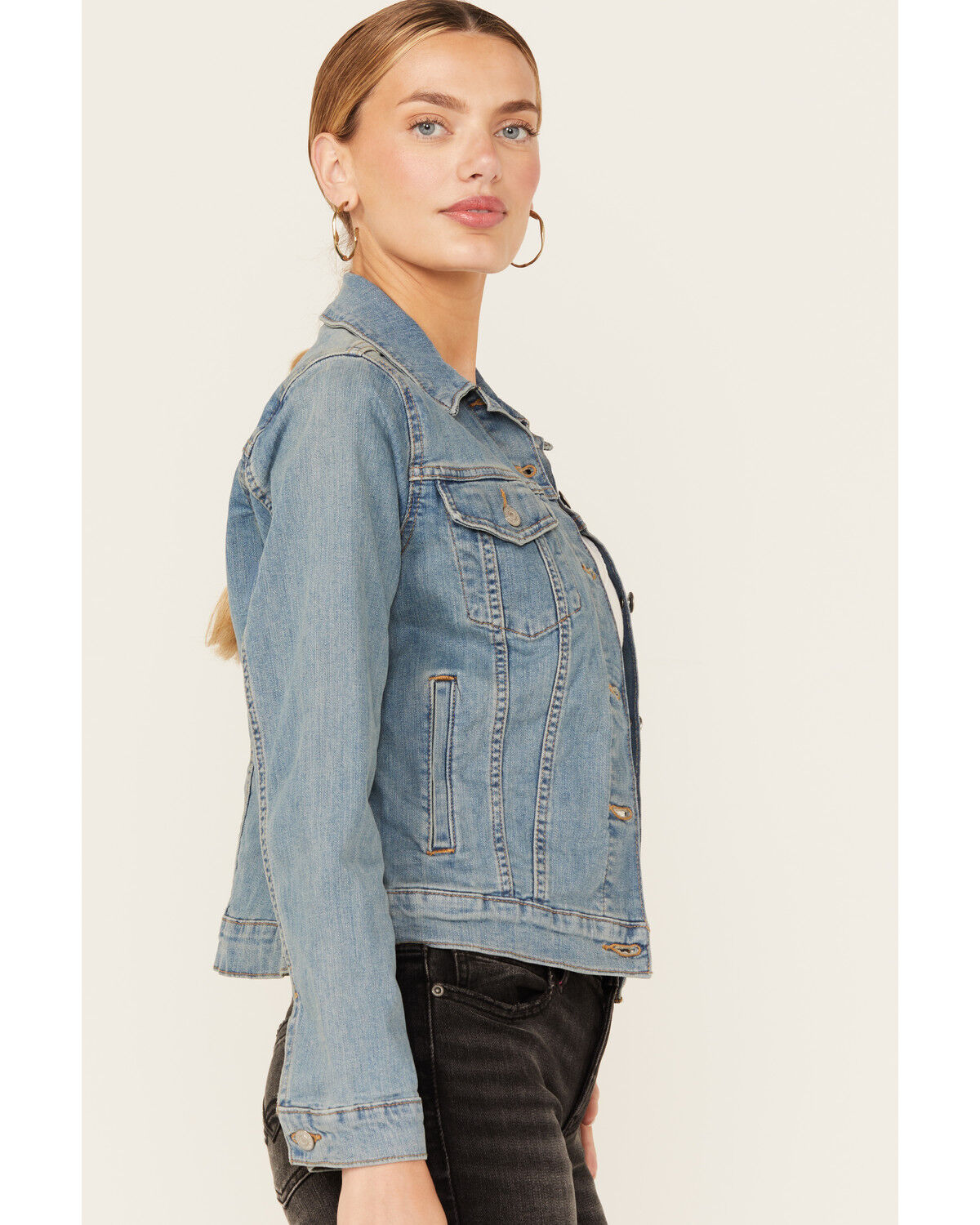 114841-levi-s-women-s-stone-wash-denim-original-trucker-jacket-1.jpg