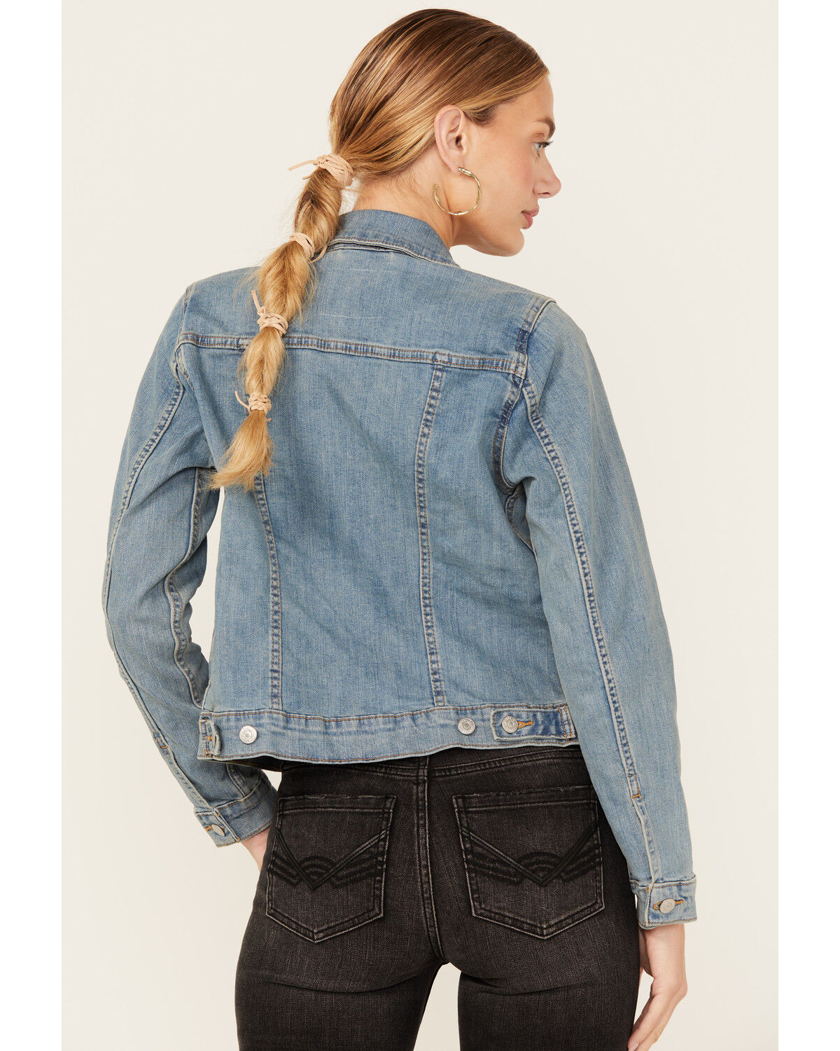 114841-levi-s-women-s-stone-wash-denim-original-trucker-jacket-1.jpg