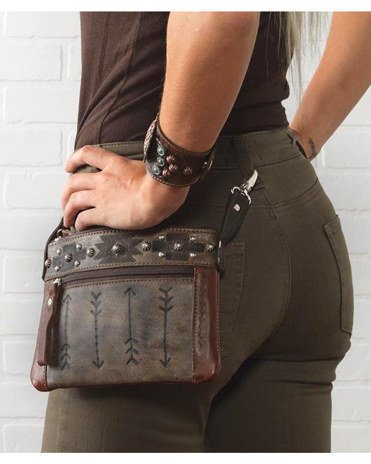 116406-american-west-women-s-brown-southwestern-arrow-trail-rider-crossbody-bag-1.jpg