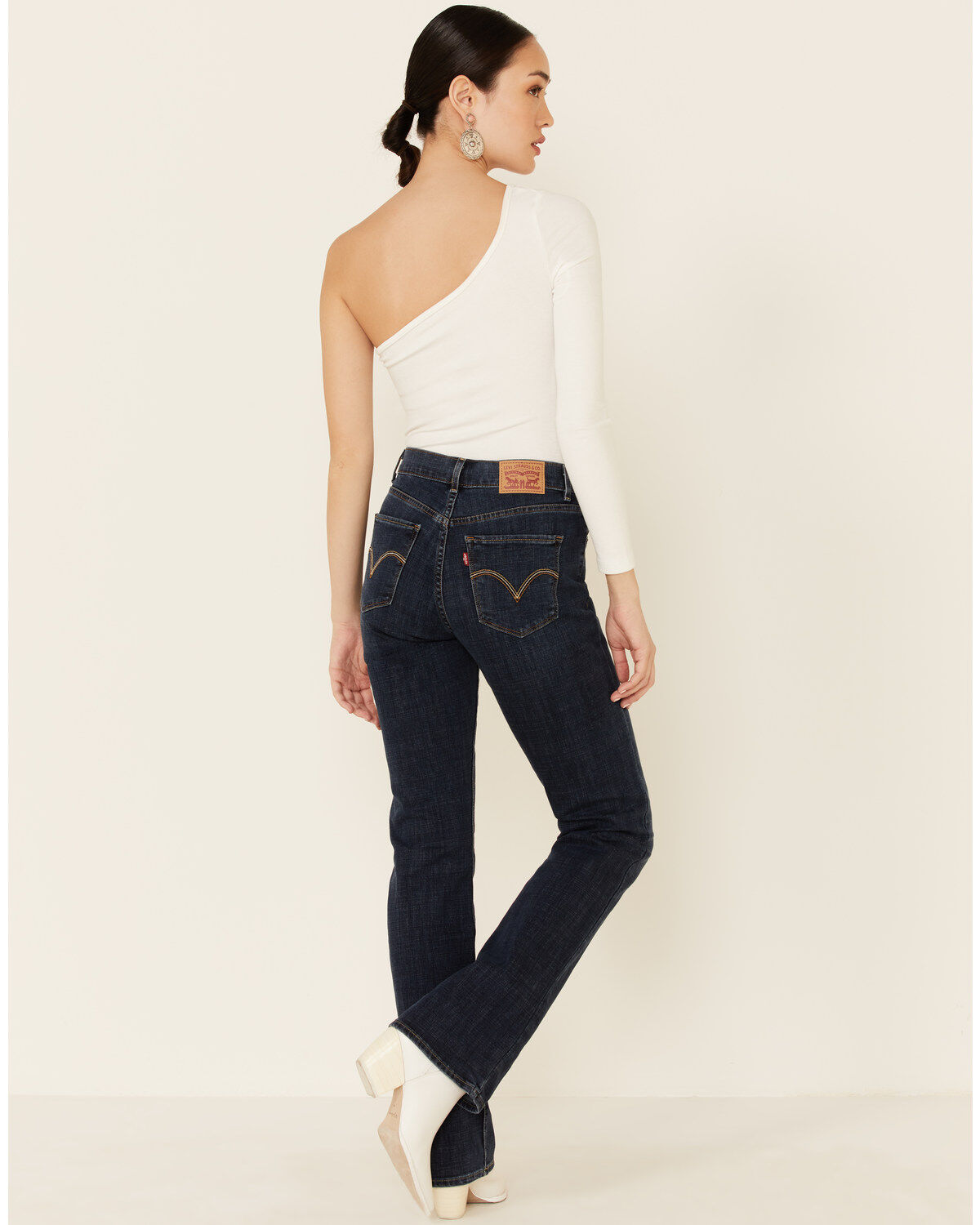 117432-levi-s-women-s-classic-bootcut-jeans-1.jpg