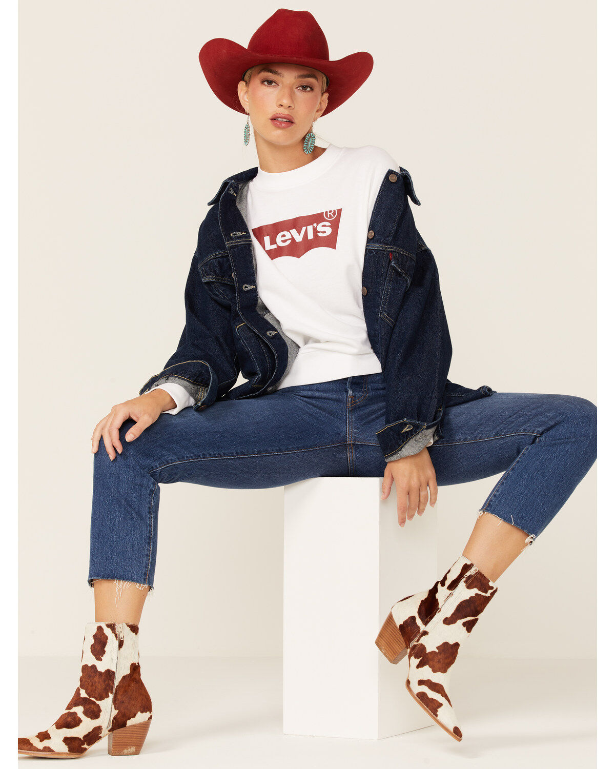 Levis Women's White Batwind Logo Crew Sweatshirt 1 134101-levis-women-s-white-batwind-logo-crew-sweatshirt-1.jpg