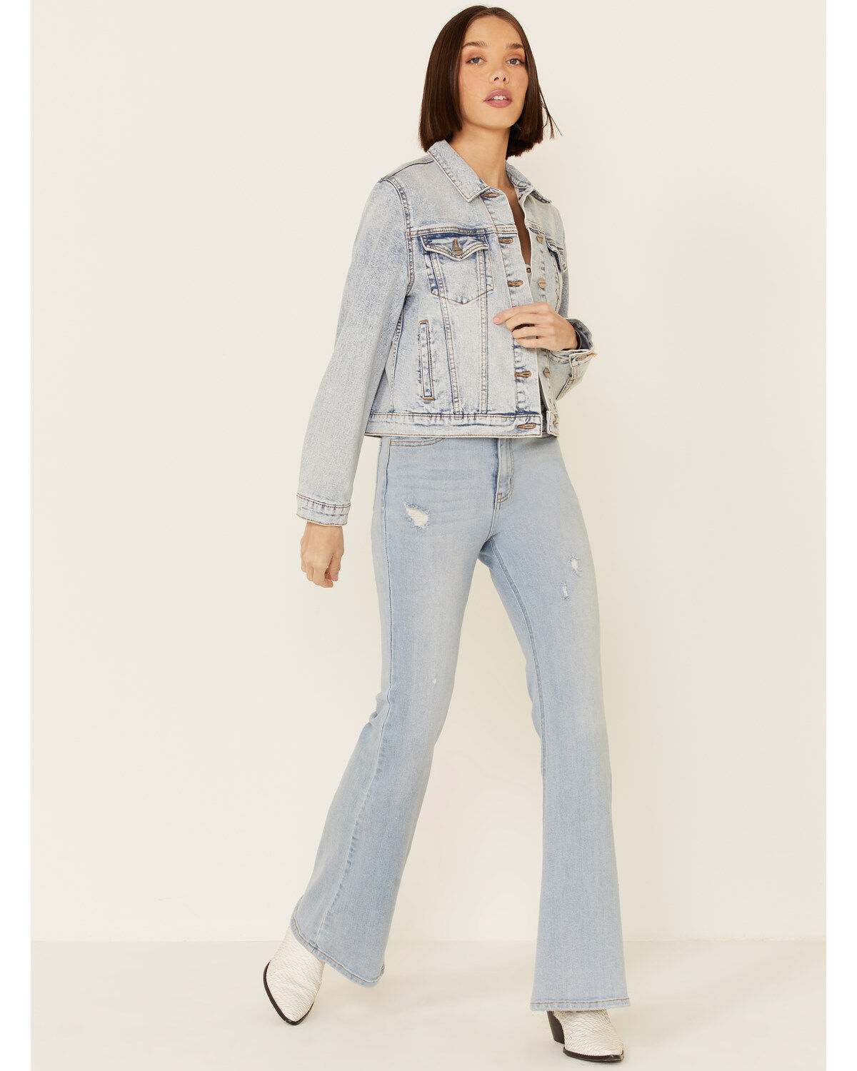 136713-driftwood-women-s-light-wash-patchwork-cropped-button-front-denim-jacket-1.jpg