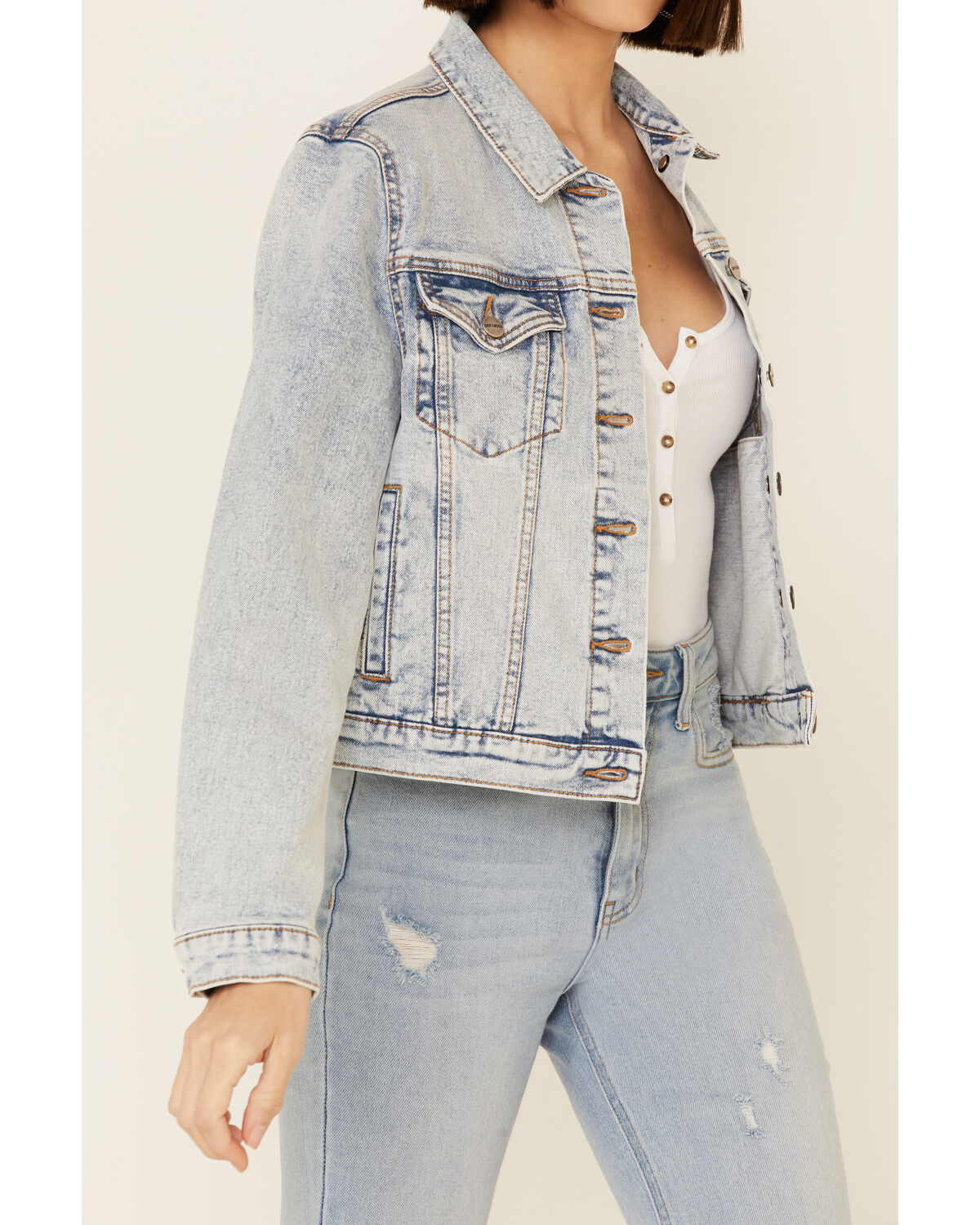 136713-driftwood-women-s-light-wash-patchwork-cropped-button-front-denim-jacket-1.jpg