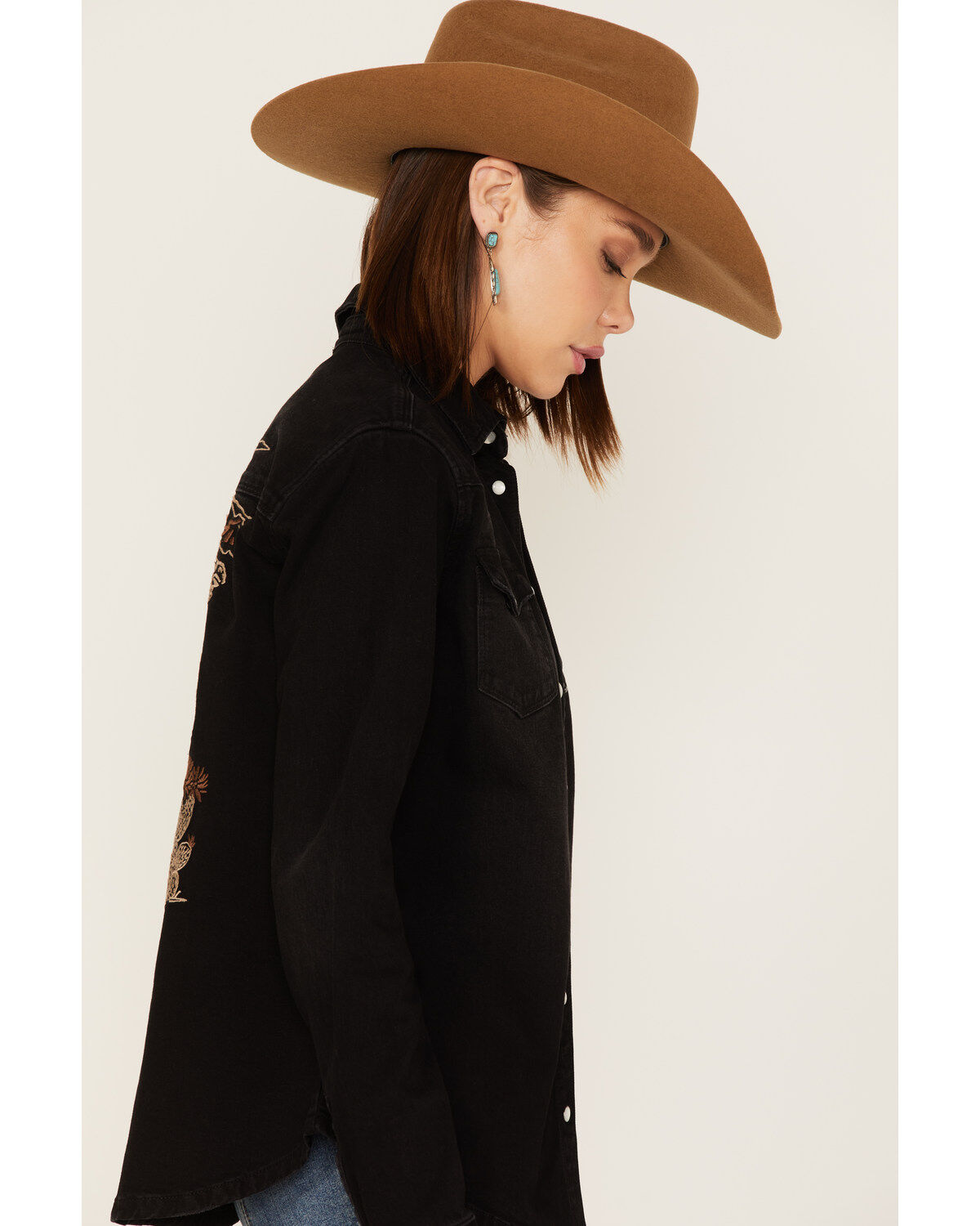 151979-stetson-women-s-desert-scene-embroidered-long-sleeve-pearl-snap-boyfriend-denim-shirt-1.jpg