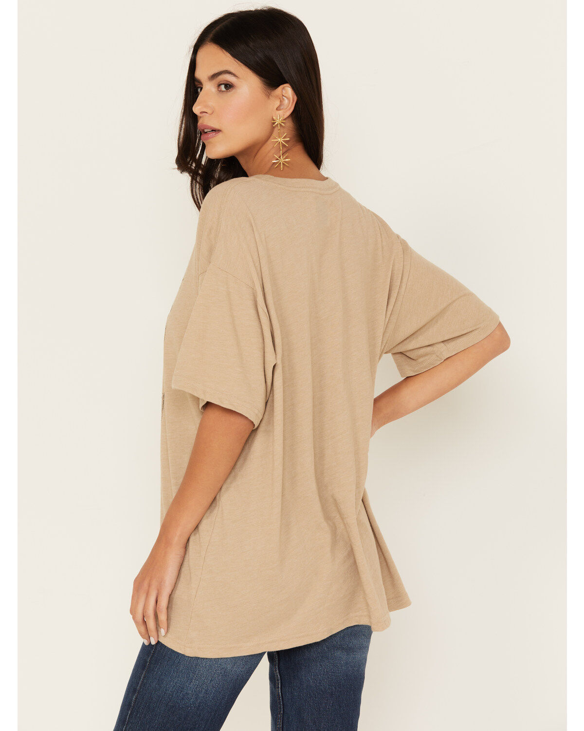156511-wrangler-women-s-yellowstone-rip-wheeler-ranch-hand-oversized-short-sleeve-graphic-tee-1.jpg