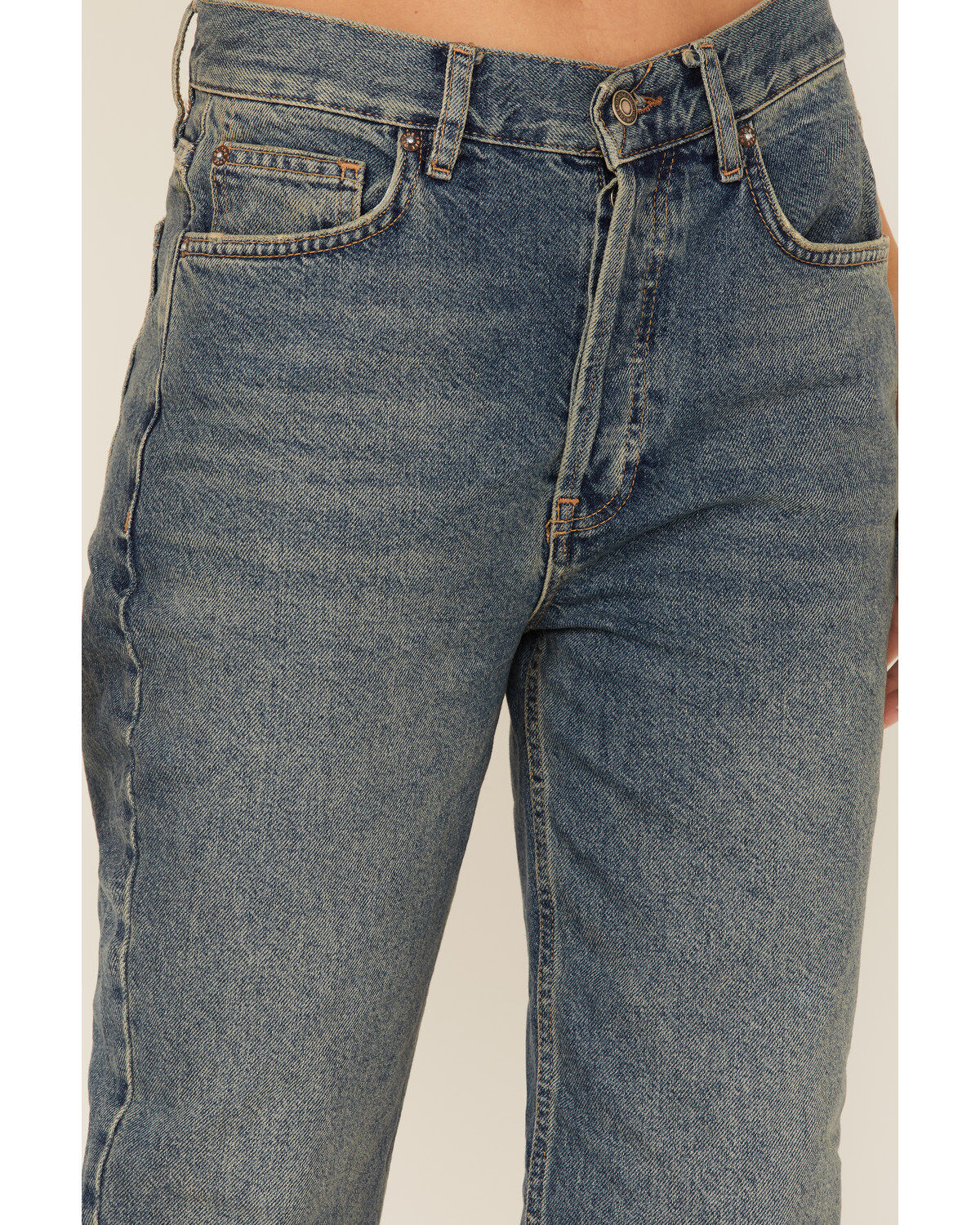 181122-free-people-women-s-light-wash-high-rise-the-lasso-jeans-1.jpg