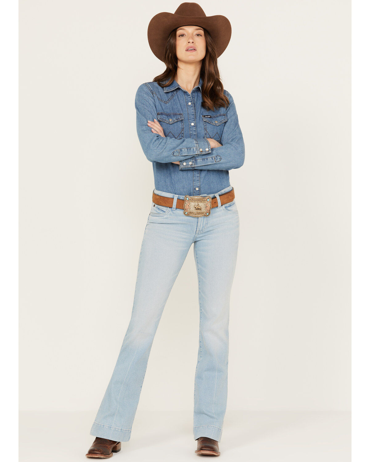 188052-wrangler-retro-women-s-mid-rise-light-wash-mae-wide-leg-trouser-jeans-1.jpg