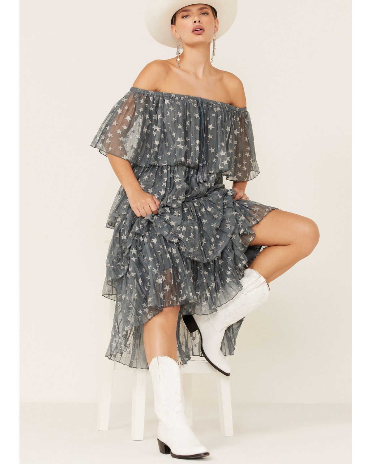 194647-z-amp-l-women-s-off-the-shoulder-star-print-tiered-midi-dress-1.jpg