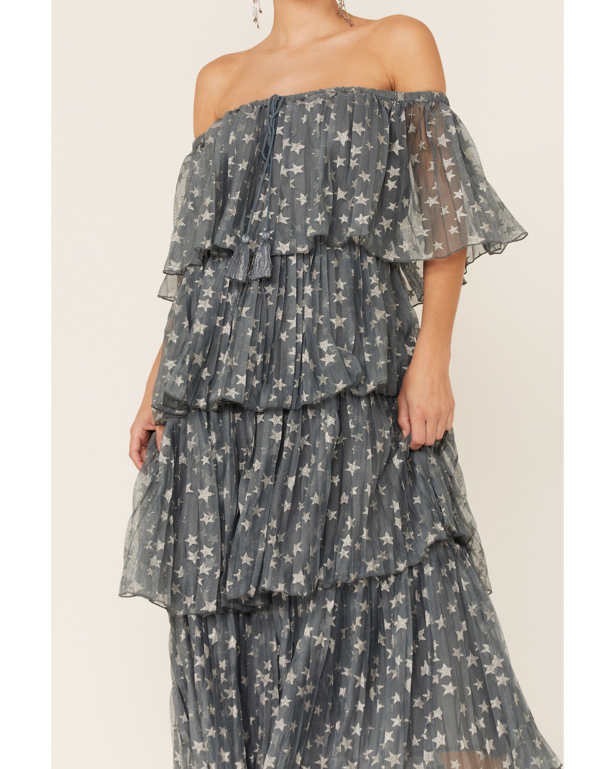 194647-z-amp-l-women-s-off-the-shoulder-star-print-tiered-midi-dress-1.jpg