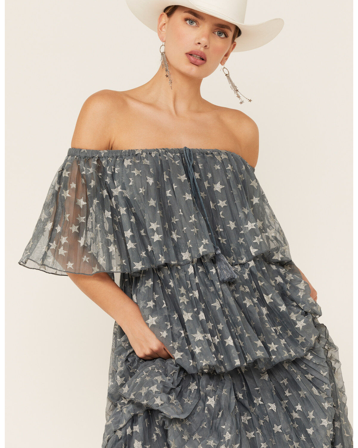 194647-z-amp-l-women-s-off-the-shoulder-star-print-tiered-midi-dress-1.jpg