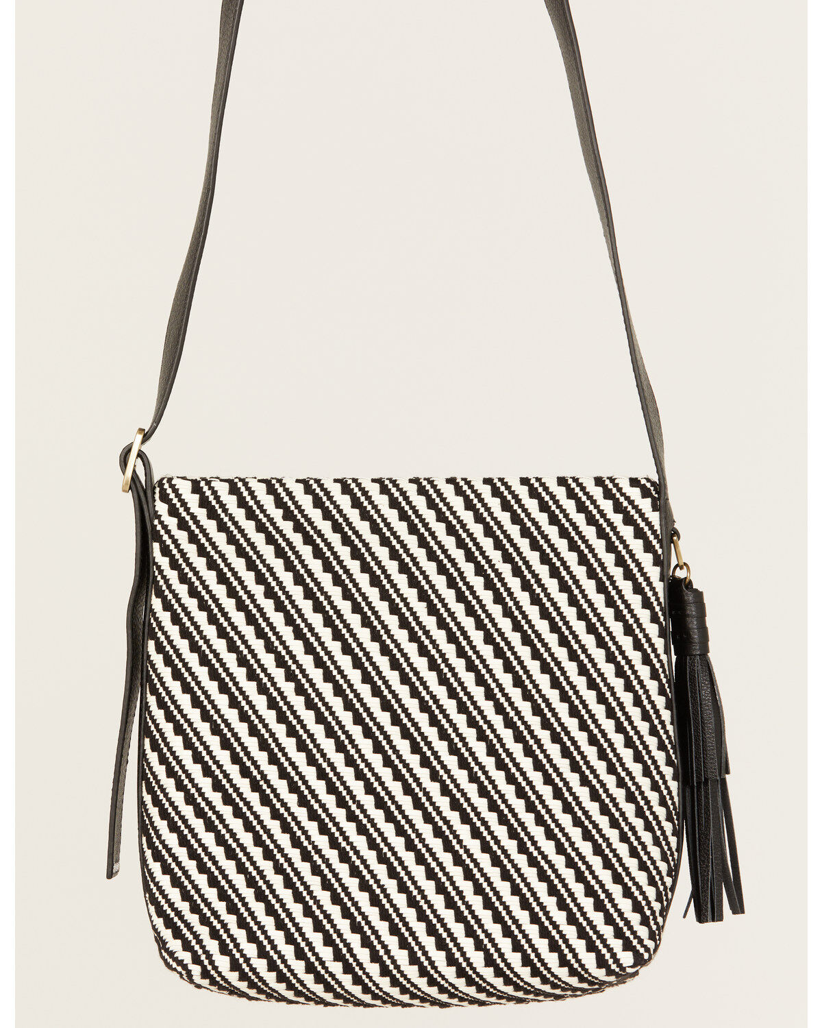 198606-hobo-women-s-blaze-bucket-crossbody-bag-1.jpg