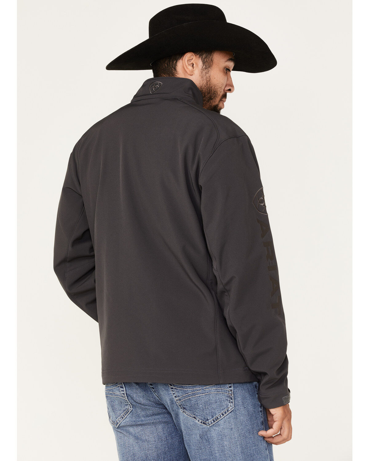 216894-ariat-men-s-logo-2-0-embroidered-zip-softshell-jacket-big-1.jpg