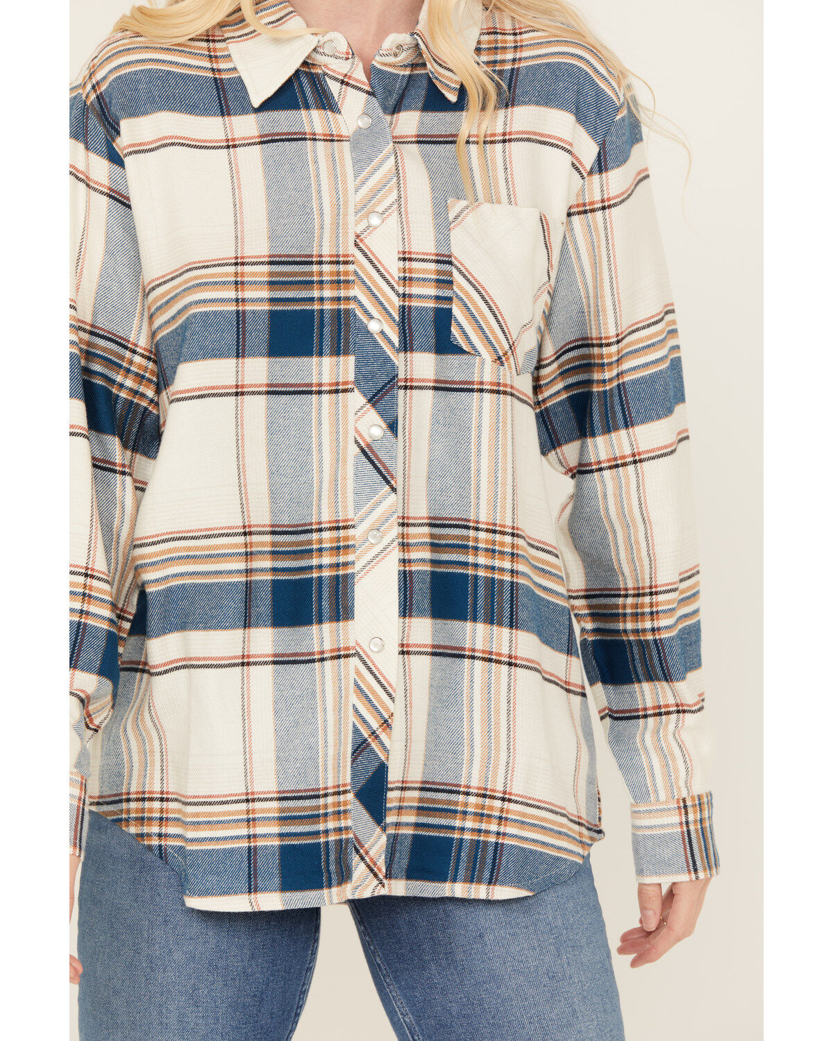 225070-idyllwind-women-s-catherine-lightweight-long-sleeve-pearl-snap-flannel-boyfriend-shirt-1.jpg