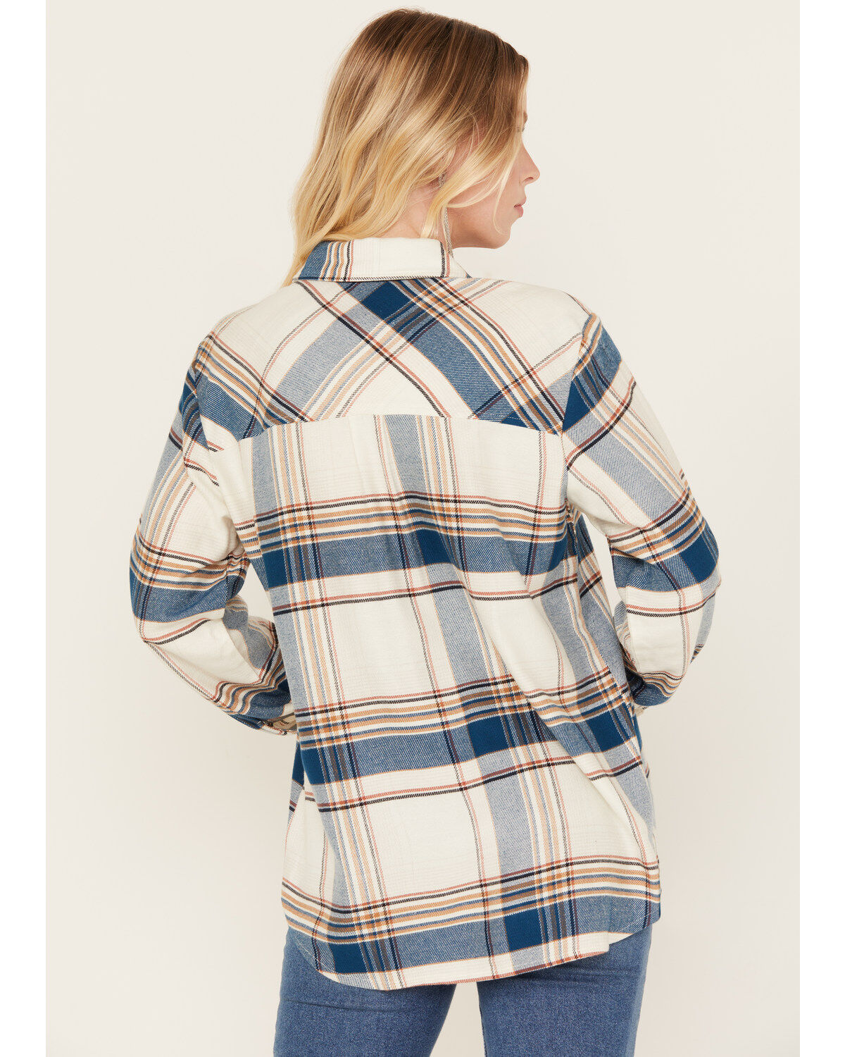 225070-idyllwind-women-s-catherine-lightweight-long-sleeve-pearl-snap-flannel-boyfriend-shirt-1.jpg