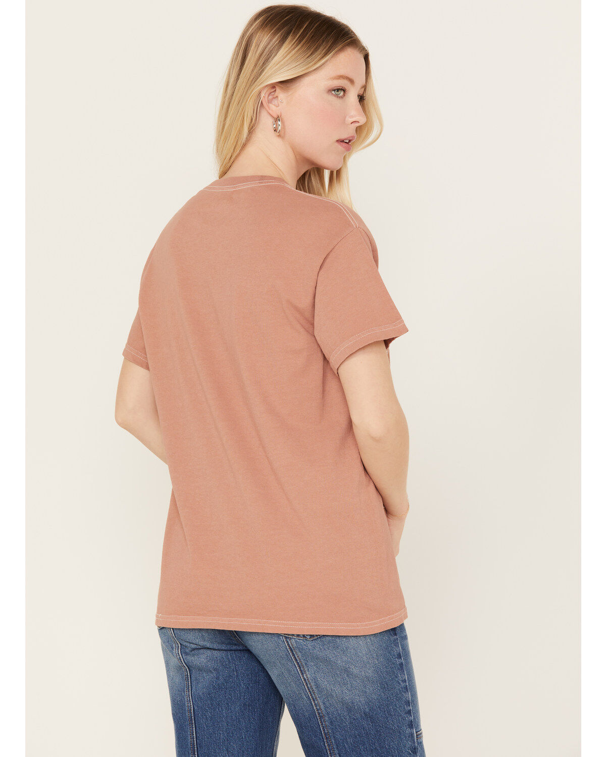 230412-merch-traffic-women-s-chris-stapleton-rose-short-sleeve-graphic-tee-1.jpg