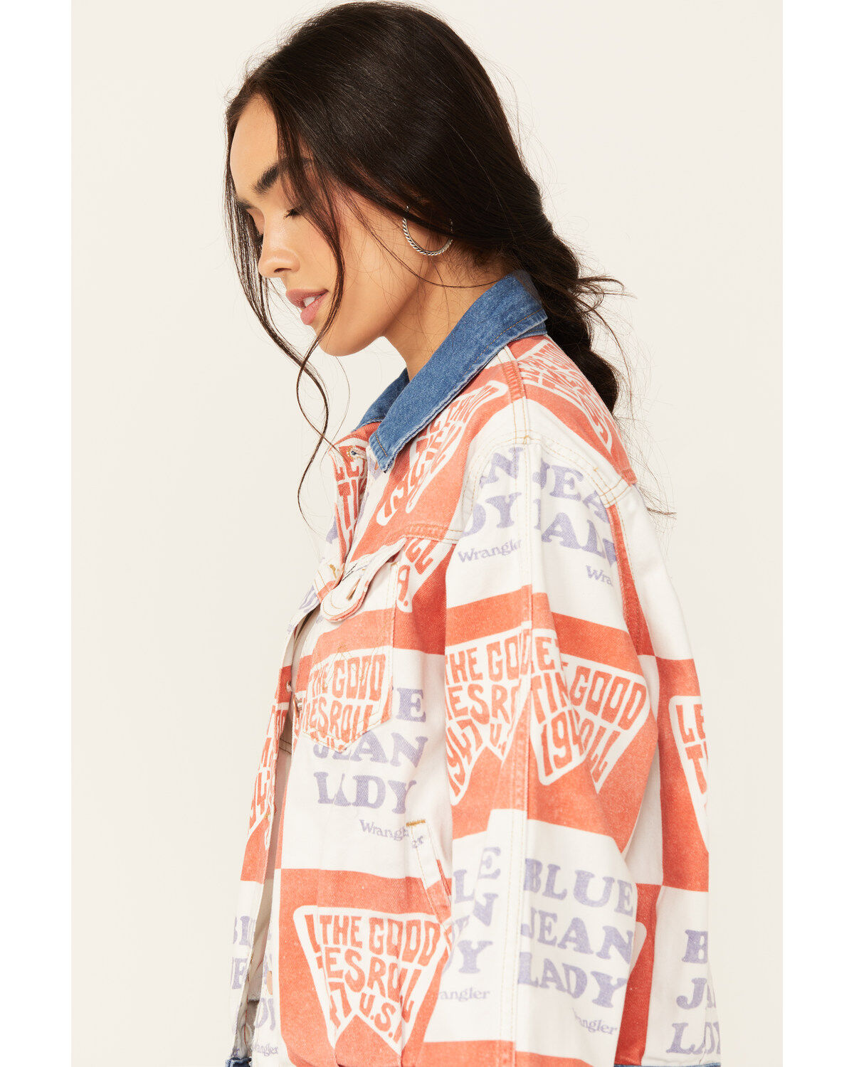 231161-wrangler-women-s-blue-jean-lady-printed-denim-jacket-1.jpg