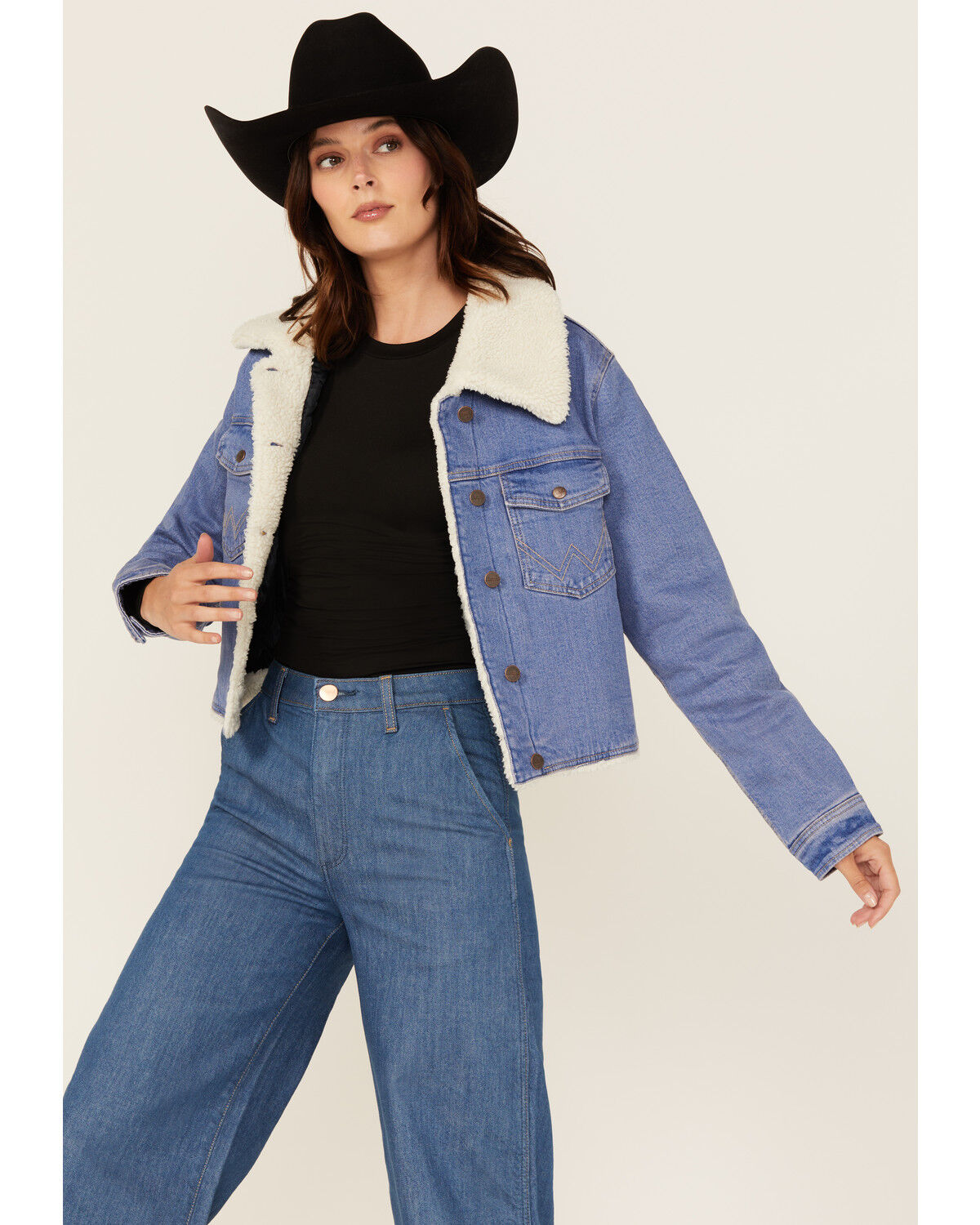 277375-wrangler-women-s-medium-wash-sherpa-lined-denim-jacket-1.jpg