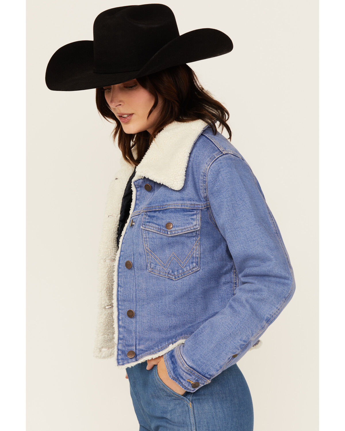 277375-wrangler-women-s-medium-wash-sherpa-lined-denim-jacket-1.jpg