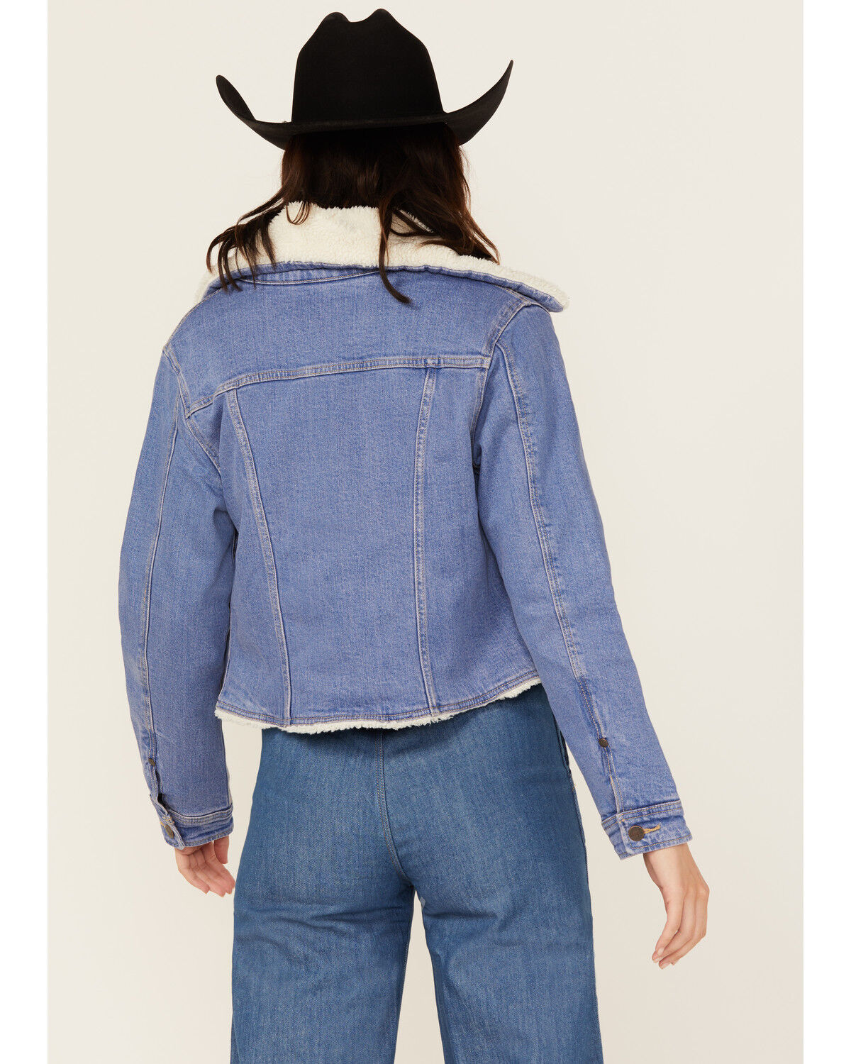 277375-wrangler-women-s-medium-wash-sherpa-lined-denim-jacket-1.jpg