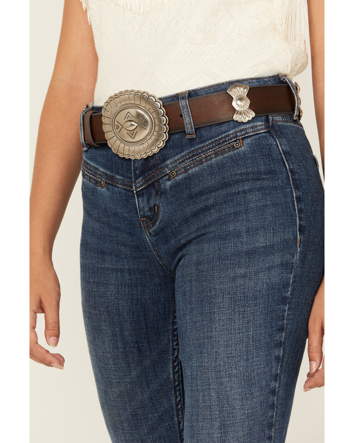 299297-idyllwind-women-s-leather-concho-belt-1.jpg