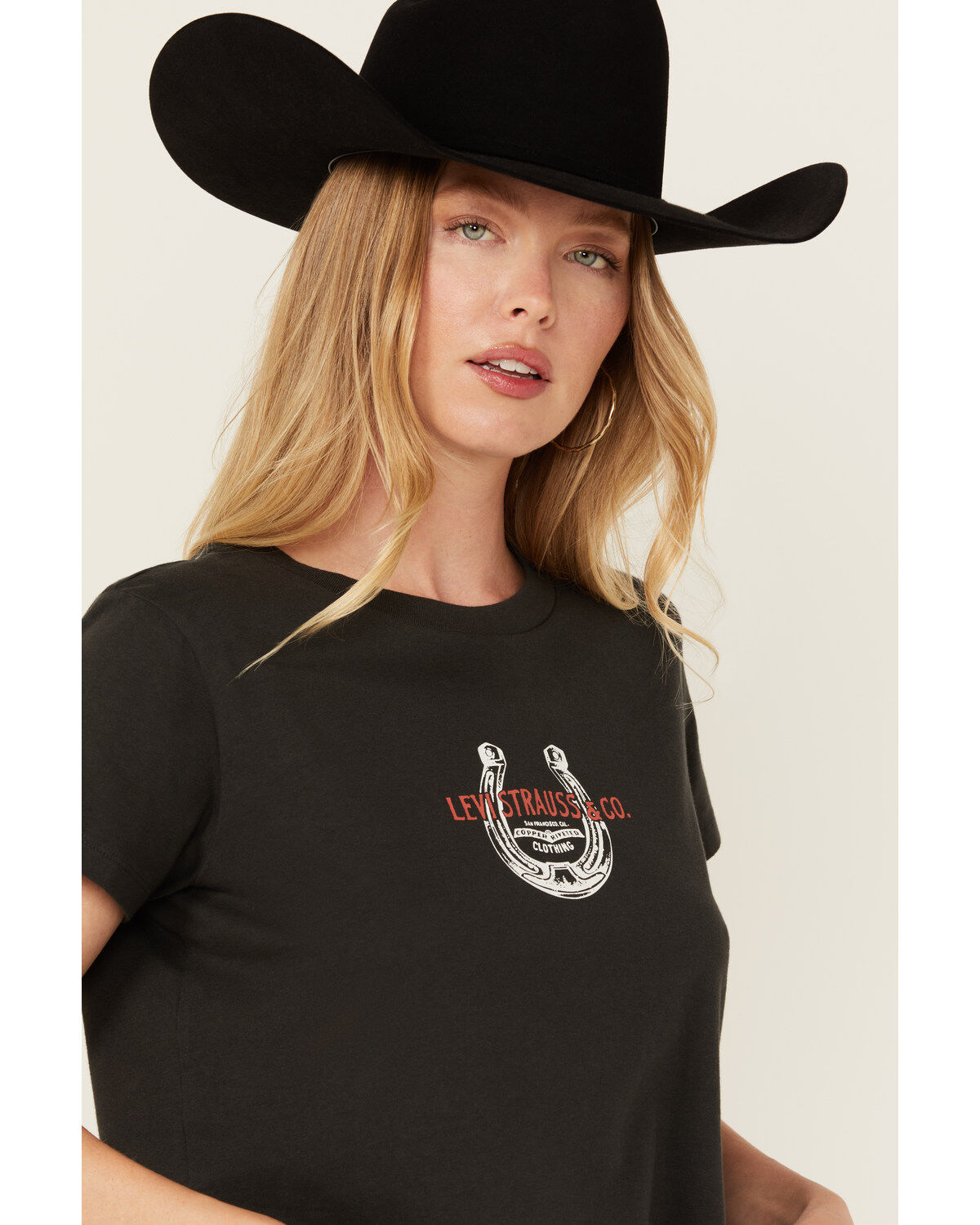 300266-levi-s-women-s-logo-horseshoe-short-sleeve-graphic-tee-1.jpg