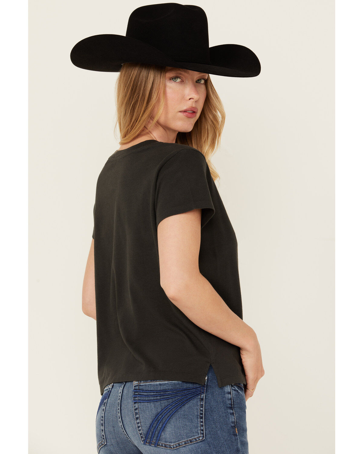300266-levi-s-women-s-logo-horseshoe-short-sleeve-graphic-tee-1.jpg