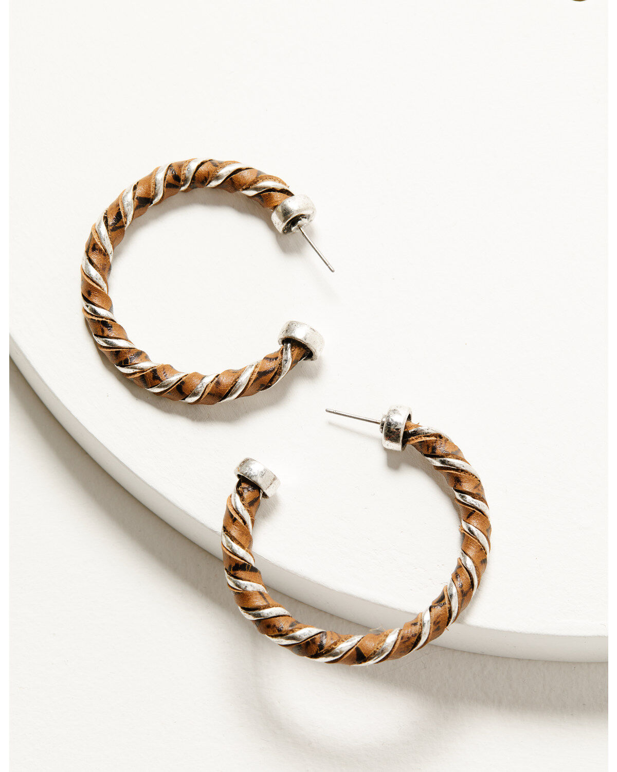 304636-shyanne-women-s-heritage-valley-twisted-hoop-earring-set-2-piece-1.jpg