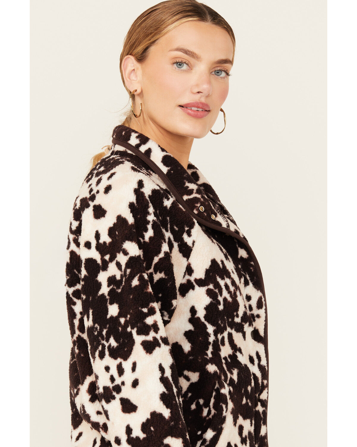 318048-wrangler-retro-women-s-cow-print-sherpa-pullover-1.jpg