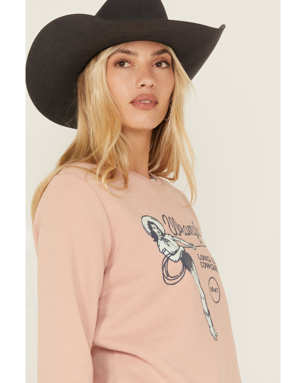 Wrangler Retro Women's Long Live Cowgirls Logo Crewneck
