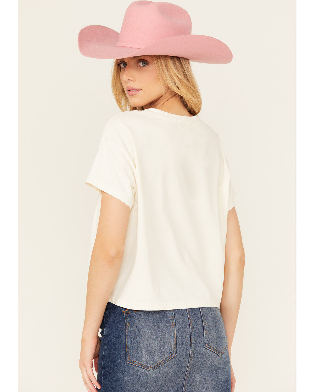 318631-ariat-women-s-rodeo-bound-short-sleeve-cropped-graphic-tee-1.jpg