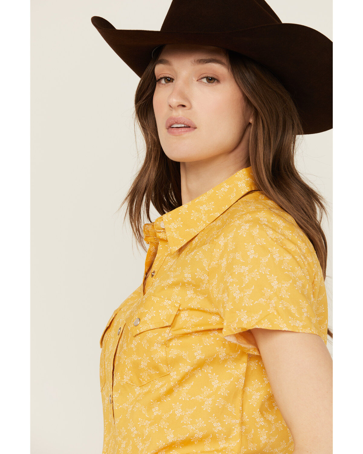318826-wrangler-retro-women-s-floral-print-short-sleeve-pearl-snap-western-shirt-1.jpg