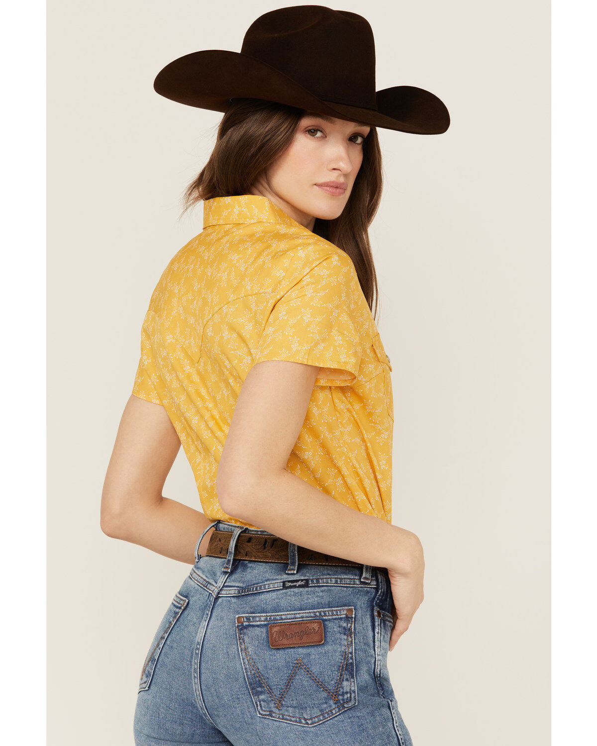 318826-wrangler-retro-women-s-floral-print-short-sleeve-pearl-snap-western-shirt-1.jpg
