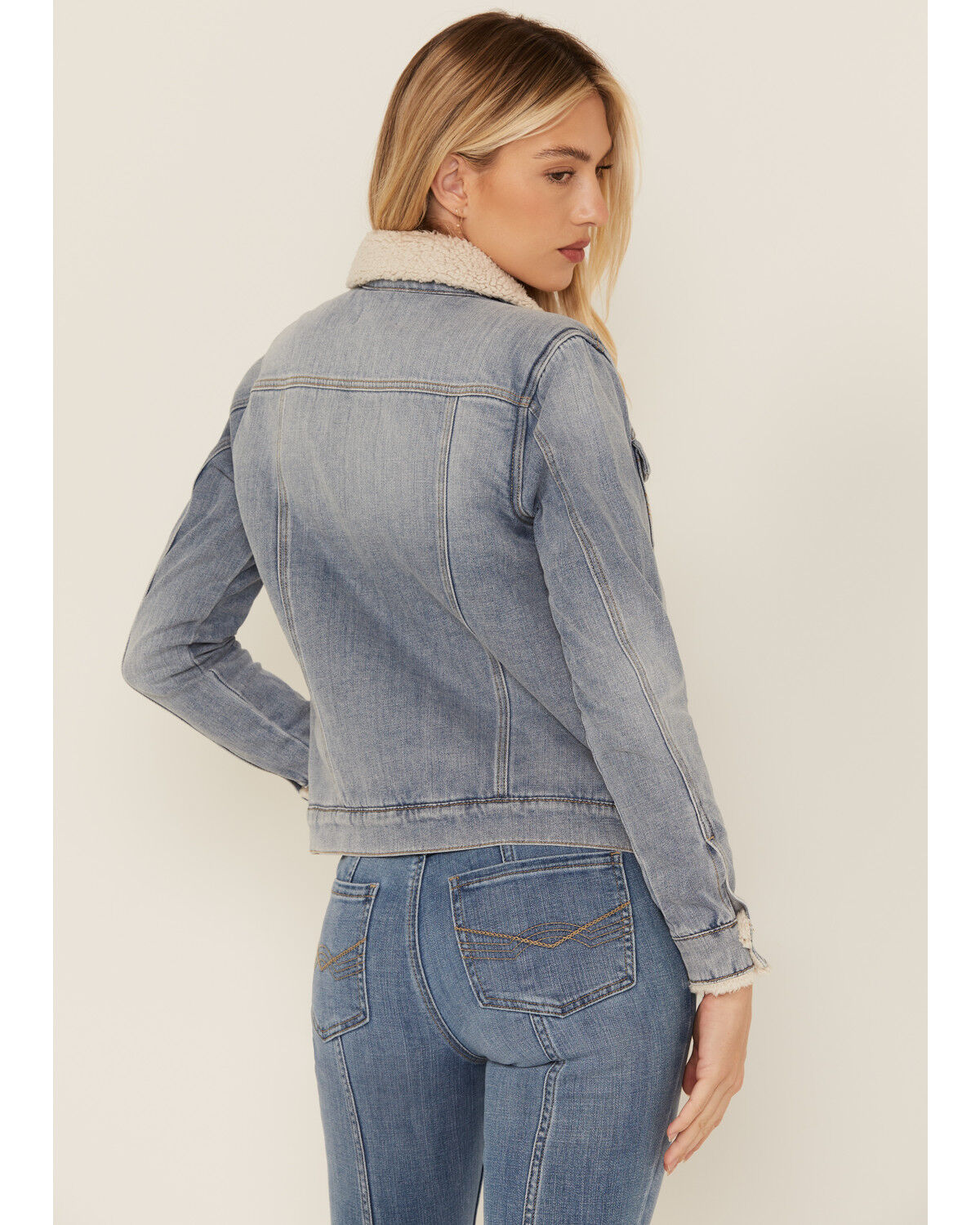 344449-idyllwind-women-s-edgewood-sherpa-lined-denim-jacket-1.jpg