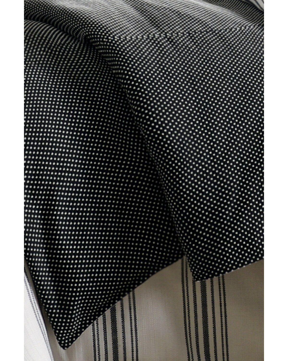 HiEnd Accents Queen Polka Dot Duvet 1 37793-hiend-accents-queen-polka-dot-duvet-1.jpg