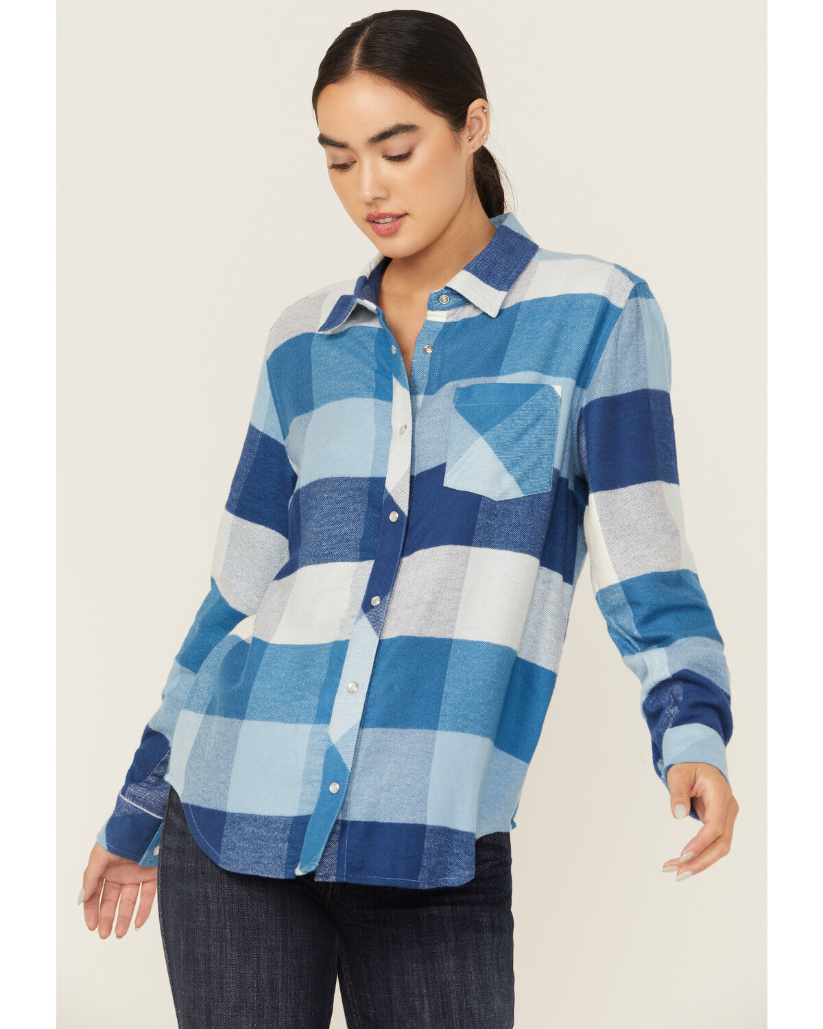 381957-idyllwind-women-s-plaid-print-long-sleeve-snap-flannel-shirt-1.jpg