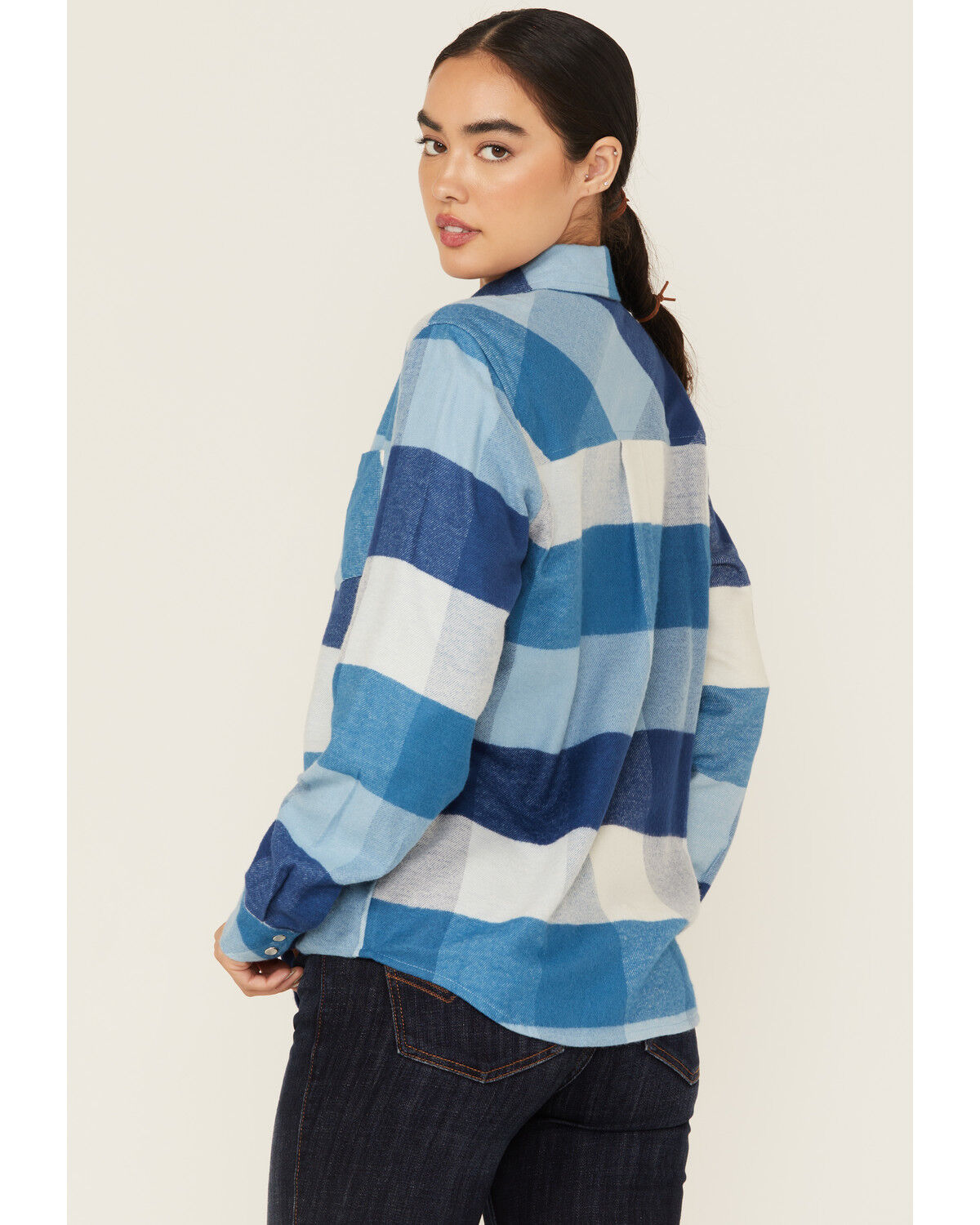 381957-idyllwind-women-s-plaid-print-long-sleeve-snap-flannel-shirt-1.jpg