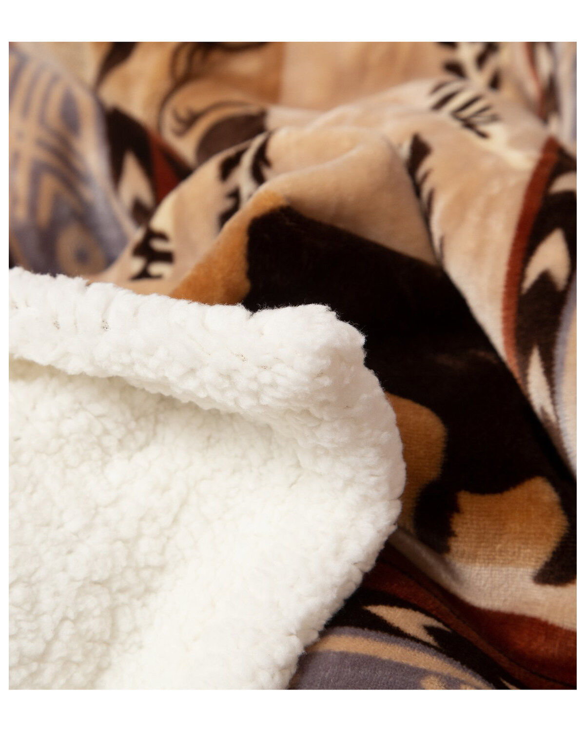 78180-carstens-home-wrangler-buffalo-southwestern-sherpa-fleece-throw-blanket-1.jpg