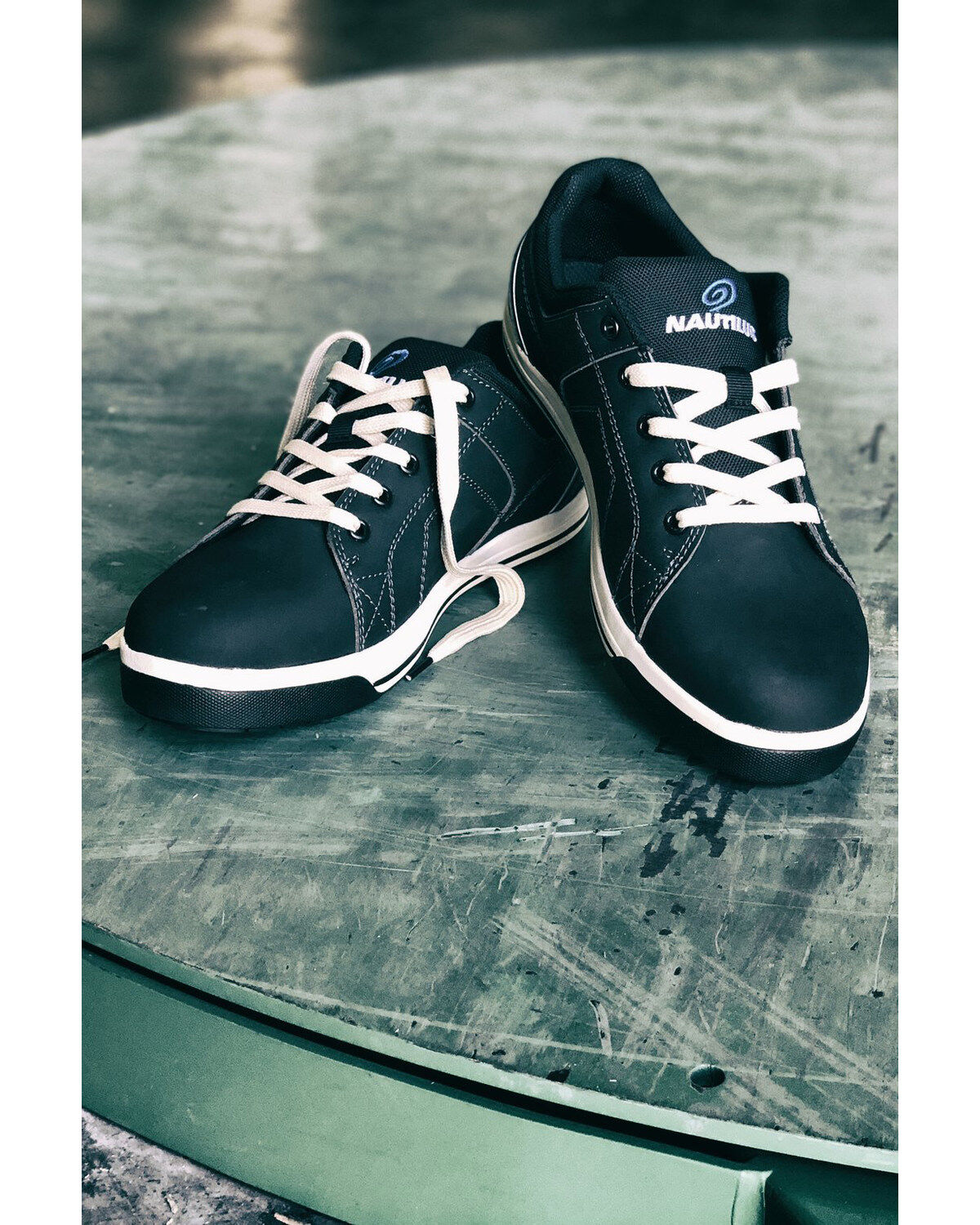 84530-nautilus-men-s-westside-work-shoes-steel-toe-1.jpg